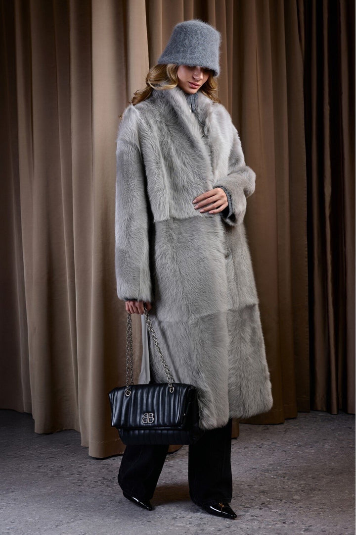 ÉDITION LIMITÉE Manteau Betty en peau lainée